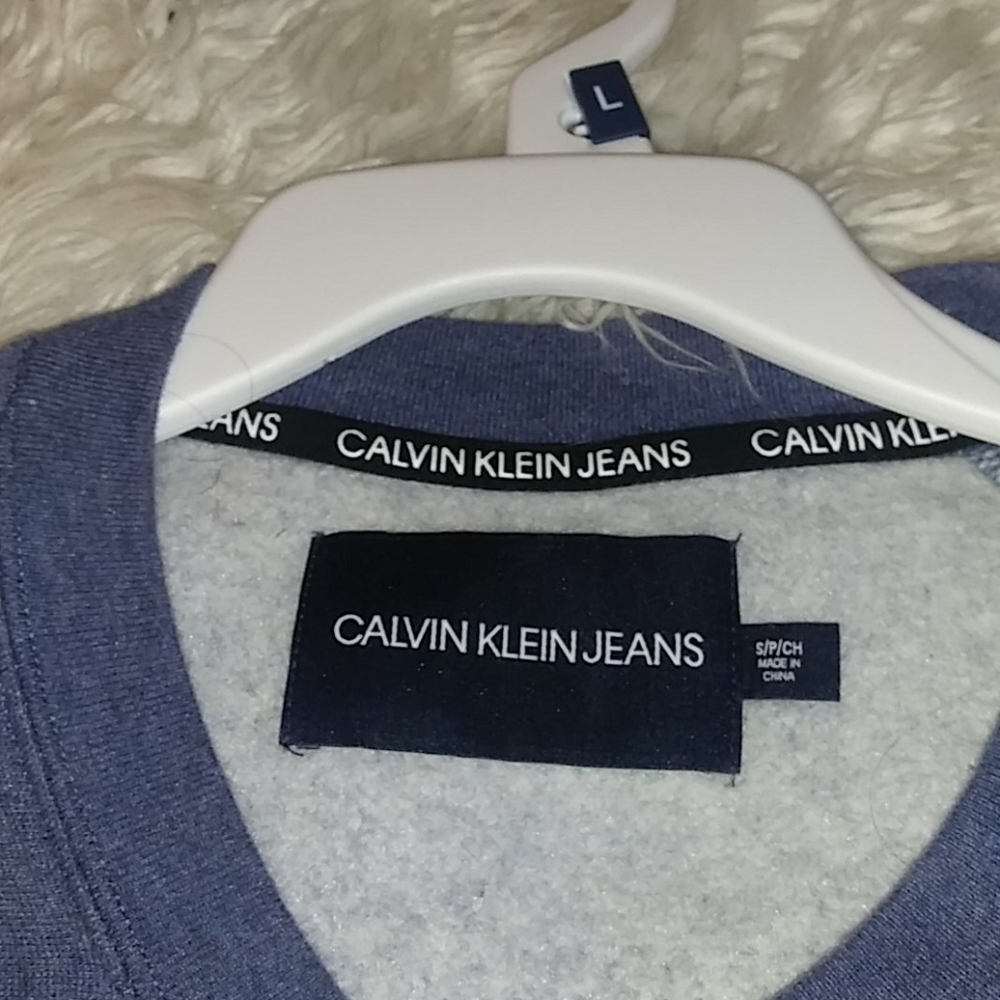 Sweater - Picture 3 of 3